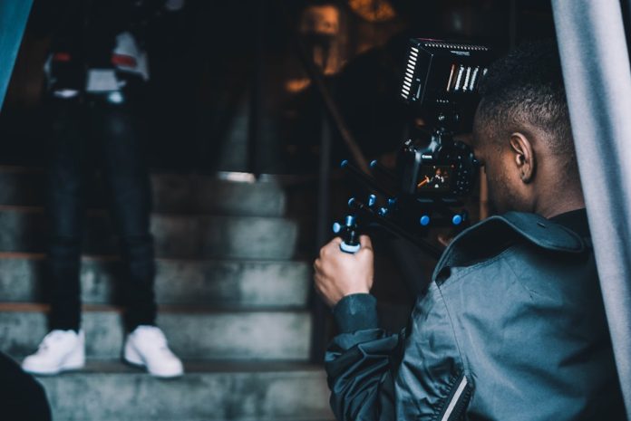 Photo Engaging video