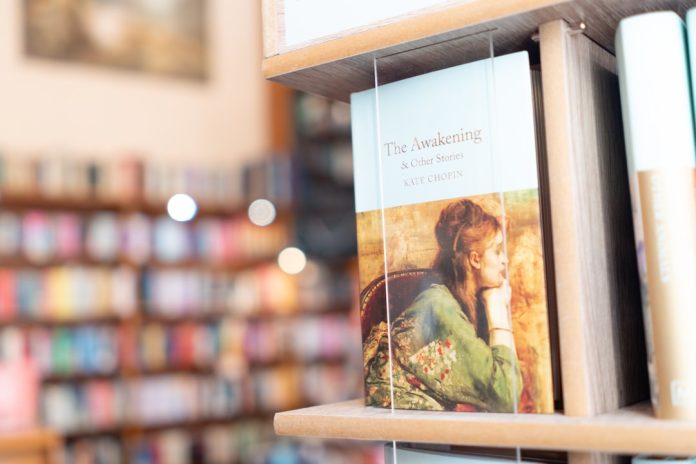 Photo Bookstore shelves
